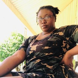 Meet your Posher, Ebony